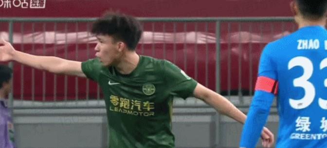 乐鱼体育下载-太着急了，王钰栋两次表达不满都被镜头捕捉到